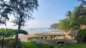 beaches in el salvador